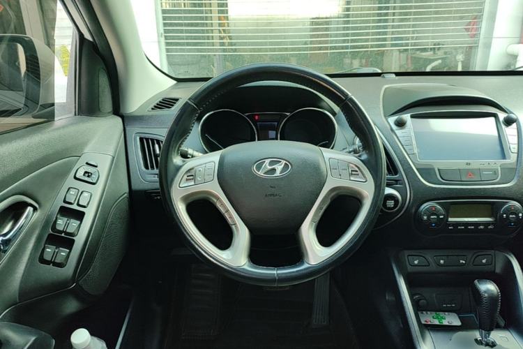 Used Hyundai ix35 2013 2.0L Automatic Two-Wheel Drive Leading GLX China IV Standard Steering Wheel