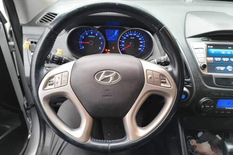 Used Hyundai ix35 2013 2.0L Automatic Two-Wheel Drive Smart GLS China IV Standard Steering Wheel