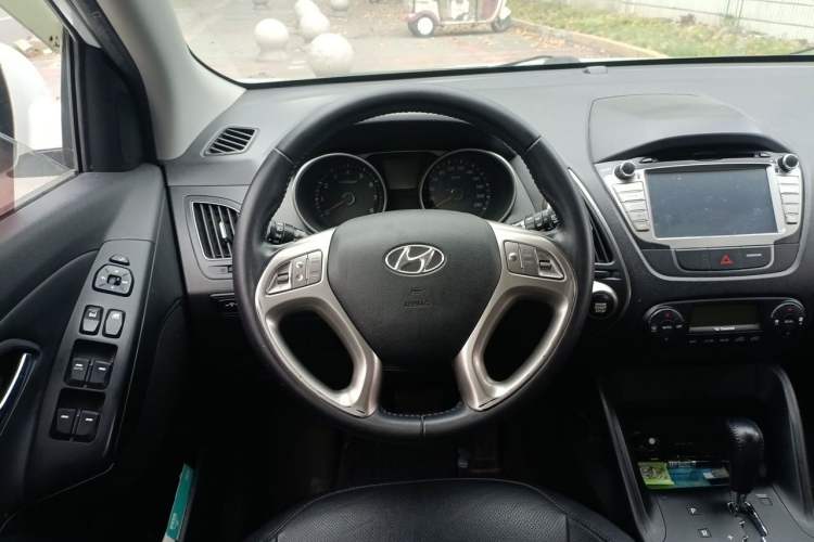 Used Hyundai ix35 2013 2.0L Automatic Two-Wheel Drive Smart GLS China IV Standard Steering Wheel