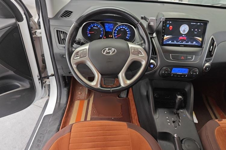 Used Hyundai ix35 2013 2.0L Automatic Two-Wheel Drive Smart GLS China IV Standard Steering Wheel