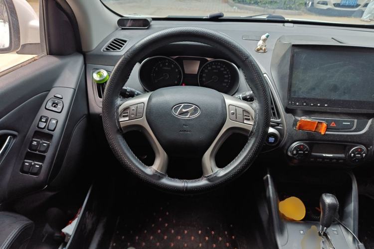 Used Hyundai ix35 2013 2.0L Automatic Two-Wheel Drive Smart GLS China IV Standard Steering Wheel