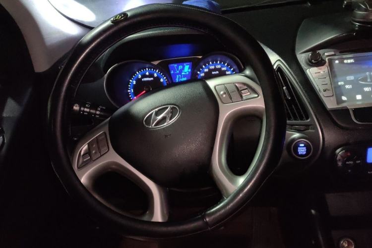 Used Hyundai ix35 2013 2.0L Automatic Two-Wheel Drive Smart GLS China IV Standard Steering Wheel