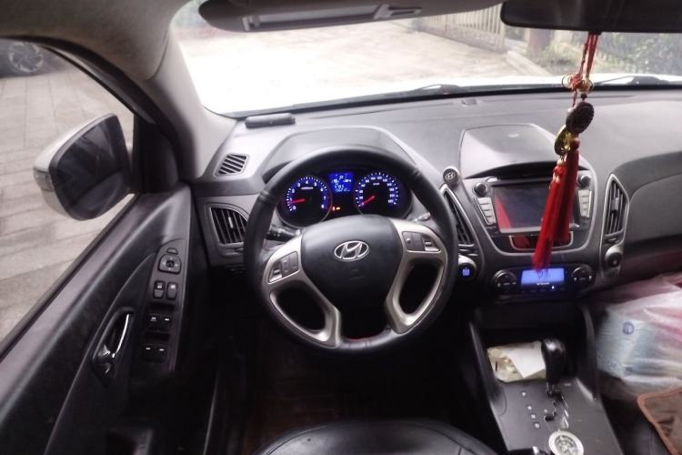 Used Hyundai ix35 2013 2.0L Automatic Two-Wheel Drive Smart GLS China IV Standard Steering Wheel