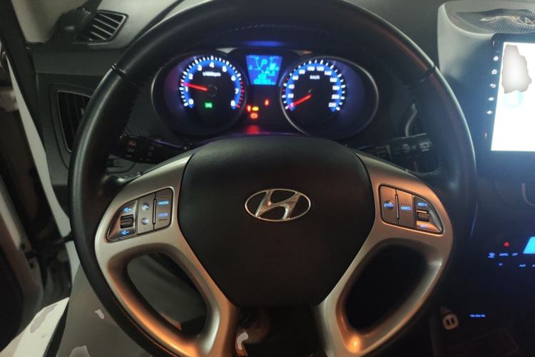 Used Hyundai ix35 2013 2.0L Automatic Two-Wheel Drive Smart GLS China V Standard Steering Wheel