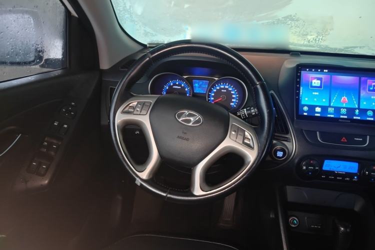 Used Hyundai ix35 2013 2.0L Automatic Two-Wheel Drive Smart GLS China IV Standard Steering Wheel