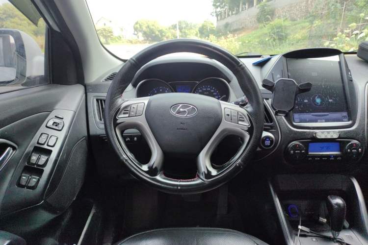 Used Hyundai ix35 2013 2.0L Automatic Two-Wheel Drive Smart GLS China IV Standard Steering Wheel