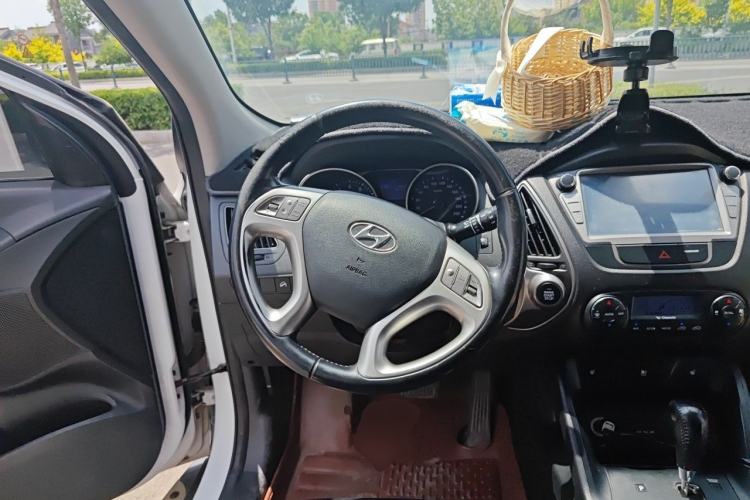 Used Hyundai ix35 2013 2.0L Automatic Two-Wheel Drive Smart GLS China IV Standard Steering Wheel