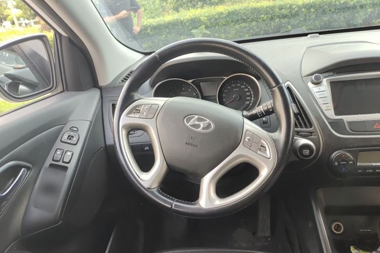 Used Hyundai ix35 2013 2.0L Automatic Two-Wheel Drive Smart GLS China V Standard Steering Wheel