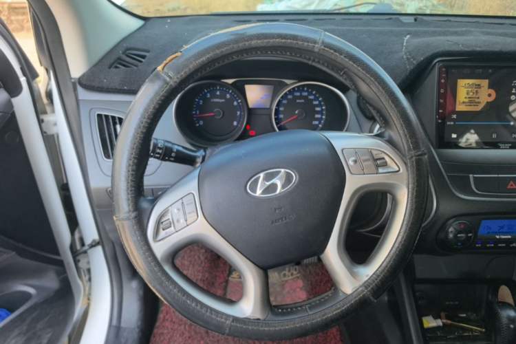 Used Hyundai ix35 2013 2.0L Automatic Two-Wheel Drive Smart GLS China IV Standard Steering Wheel