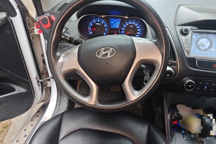 Used Hyundai ix35 2013 2.0L Automatic Two-Wheel Drive Comfort GL China V Standard Steering Wheel