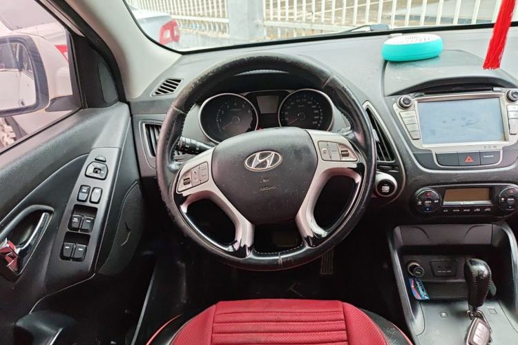 Used Hyundai ix35 2013 2.0L Automatic Two-Wheel Drive Smart GLS China IV Standard Steering Wheel