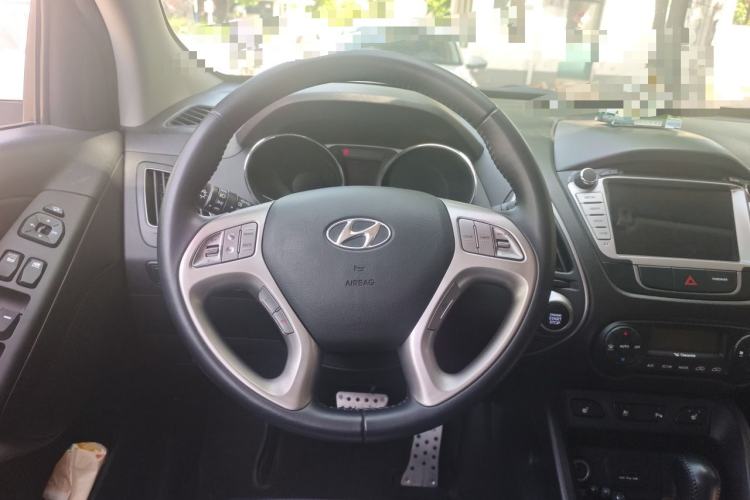Used Hyundai ix35 2013 2.0L Automatic Two-Wheel Drive Leading GLX China V Emission Standard Steering Wheel
