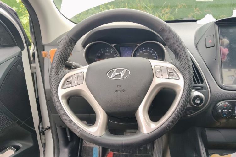 Used Hyundai ix35 2013 2.0L Automatic Two-Wheel Drive Smart GLS China IV Standard Steering Wheel