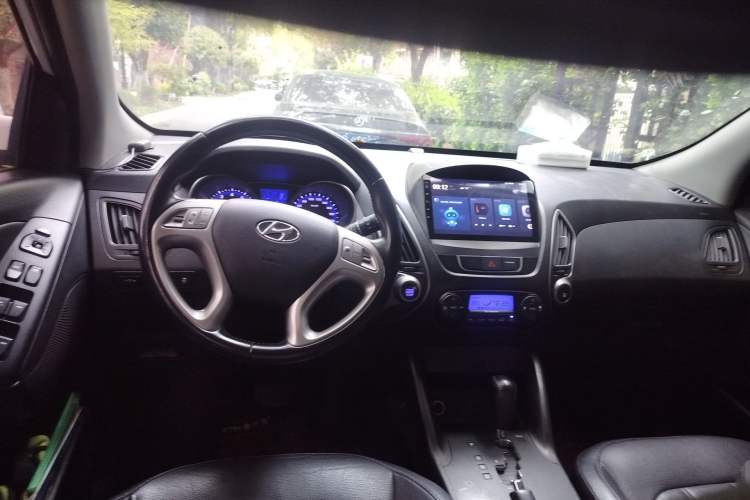 Used Hyundai ix35 2013 2.0L Automatic Two-Wheel Drive Smart GLS China IV Standard Steering Wheel