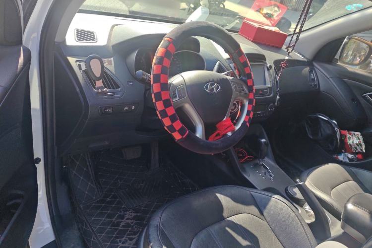 Used Hyundai ix35 2013 2.0L Automatic Two-Wheel Drive Smart GLS China IV Standard Steering Wheel