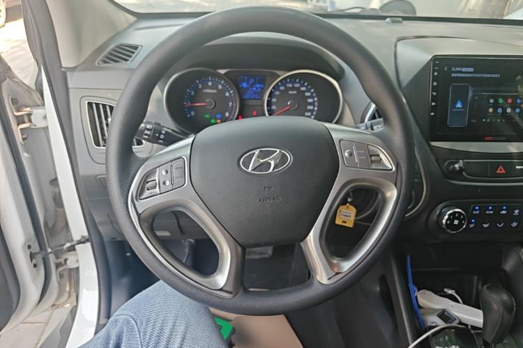 Used Hyundai ix35 2013 2.0L Automatic Two-Wheel Drive Comfort GL China V Standard Steering Wheel
