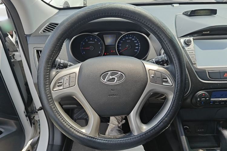 Used Hyundai ix35 2013 2.0L Automatic Two-Wheel Drive Smart GLS China IV Standard Steering Wheel