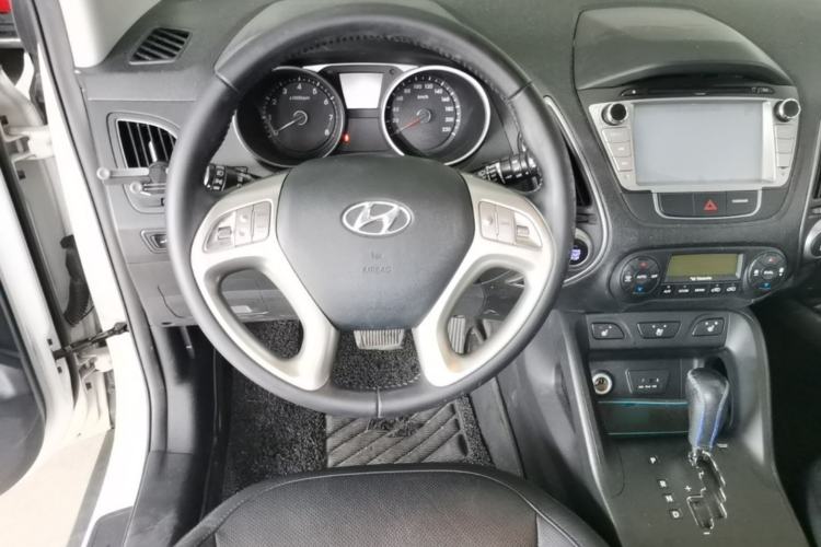 Used Hyundai ix35 2013 2.0L Automatic Two-Wheel Drive Smart GLS China IV Standard Steering Wheel