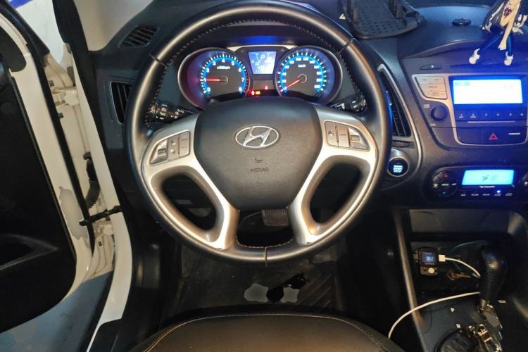 Used Hyundai ix35 2013 2.0L Automatic Two-Wheel Drive Smart GLS China IV Standard Steering Wheel