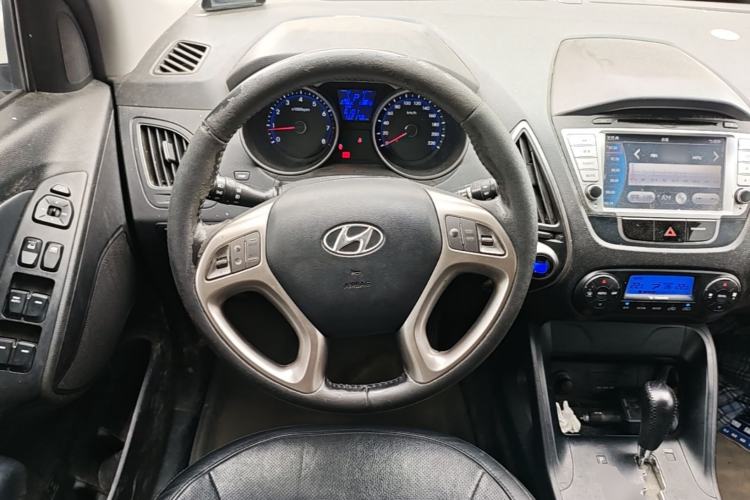 Used Hyundai ix35 2013 2.0L Automatic Two-Wheel Drive Smart GLS China IV Standard Steering Wheel
