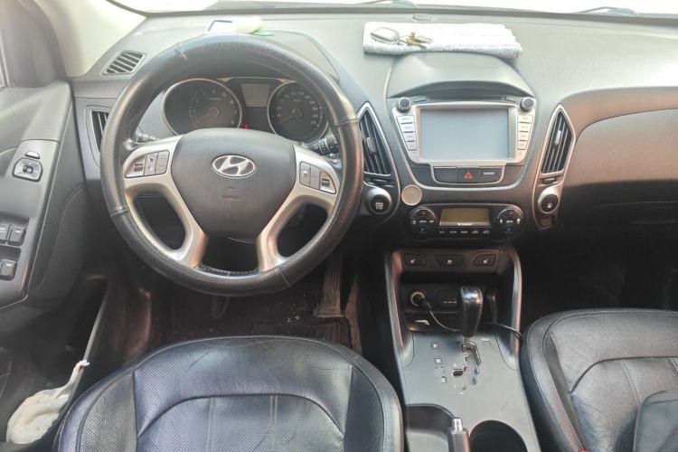 Used Hyundai ix35 2013 2.0L Automatic Two-Wheel Drive Smart GLS China IV Standard Steering Wheel