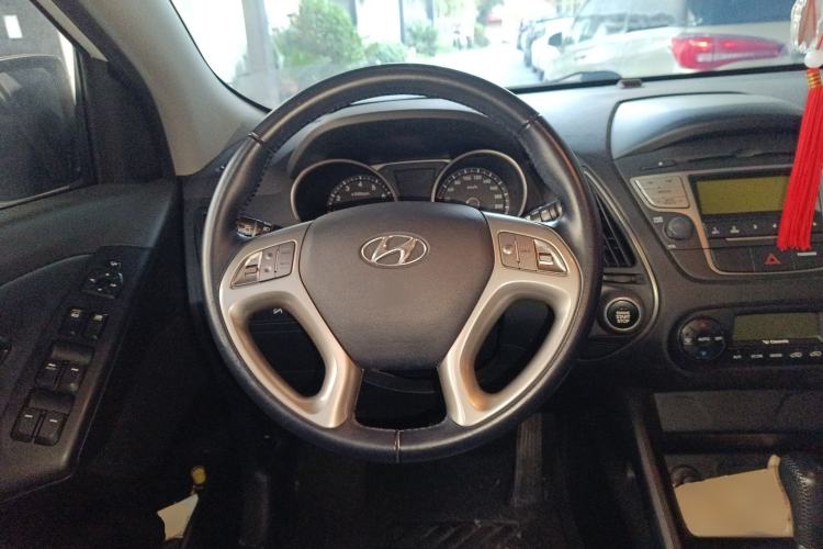 Used Hyundai ix35 2013 2.0L Automatic Two-Wheel Drive Smart GLS China V Standard Steering Wheel