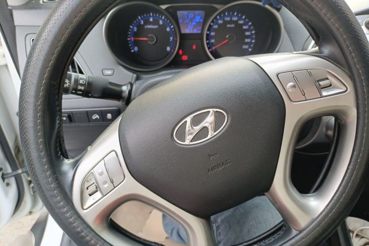 Used Hyundai ix35 2013 2.0L Automatic Two-Wheel Drive Smart GLS China IV Standard Steering Wheel