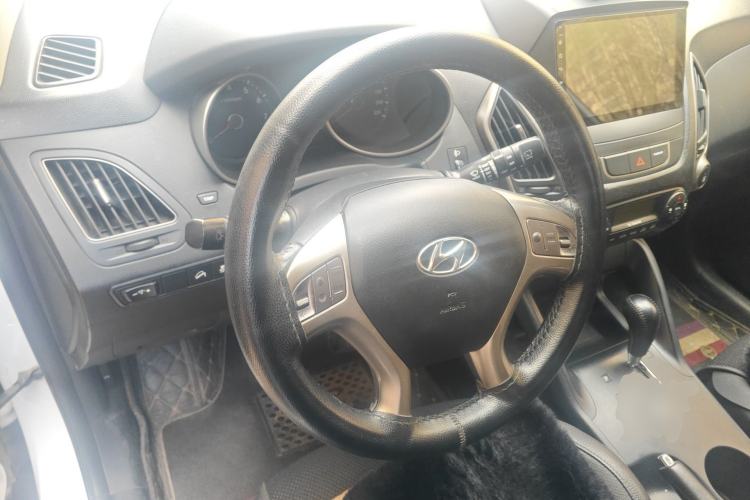 Used Hyundai ix35 2013 2.0L Automatic Two-Wheel Drive Smart GLS China IV Standard Steering Wheel