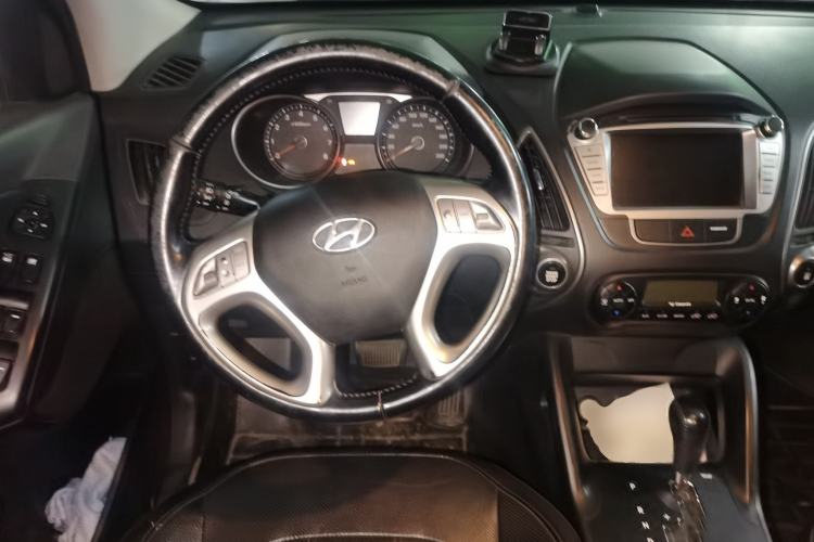Used Hyundai ix35 2013 2.0L Automatic Two-Wheel Drive Smart GLS China V Standard Steering Wheel
