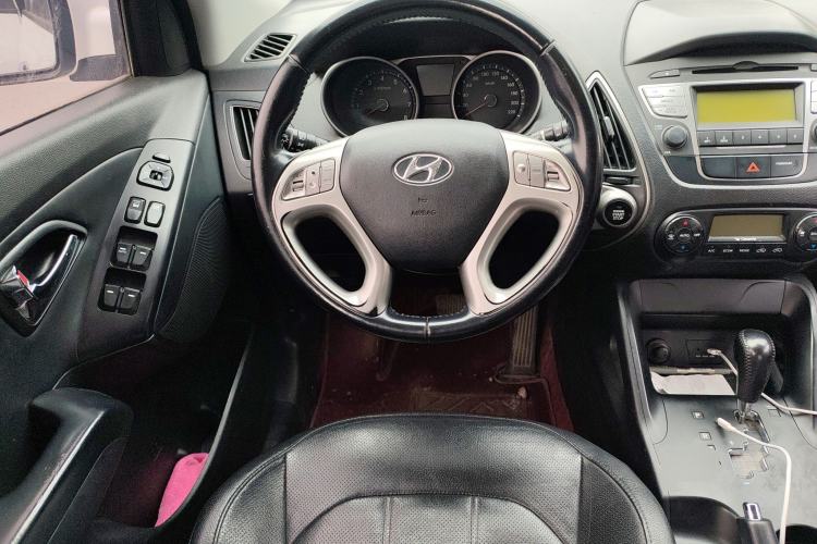 Used Hyundai ix35 2013 2.0L Automatic Two-Wheel Drive Smart GLS China IV Standard Steering Wheel