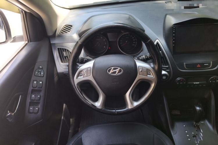 Used Hyundai ix35 2013 2.0L Automatic Two-Wheel Drive Smart GLS China IV Standard Steering Wheel