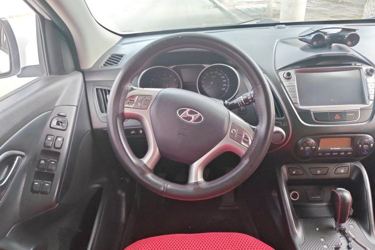 Used Hyundai ix35 2013 2.0L Automatic Two-Wheel Drive Smart GLS China IV Standard Steering Wheel