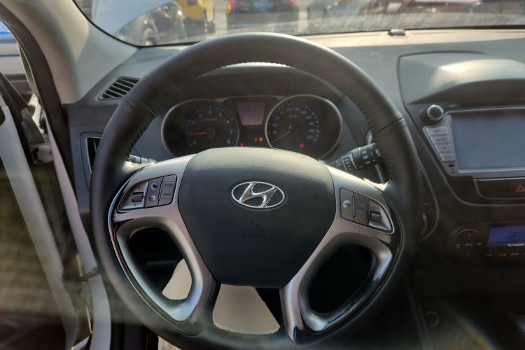 Used Hyundai ix35 2013 2.0L Automatic Two-Wheel Drive Smart GLS China V Standard Steering Wheel