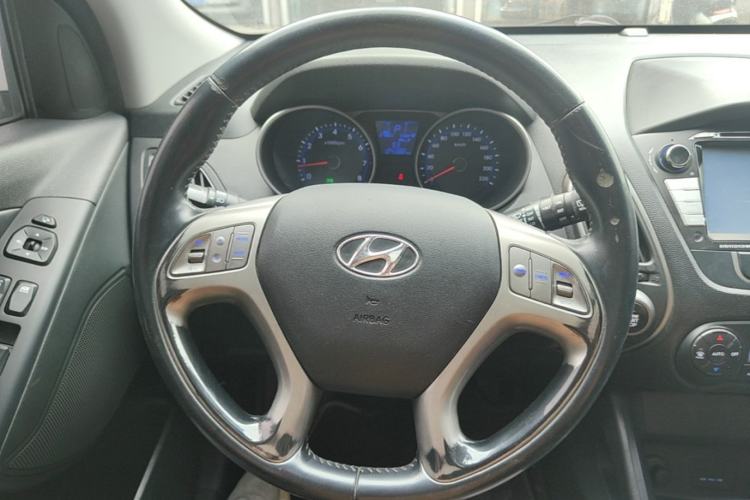 Used Hyundai ix35 2013 2.0L Automatic Two-Wheel Drive Smart GLS China IV Standard Steering Wheel