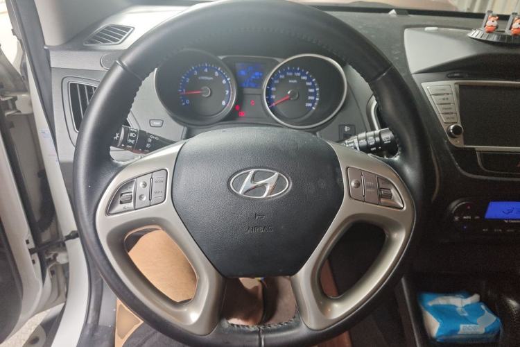 Used Hyundai ix35 2013 2.0L Automatic Two-Wheel Drive Smart GLS China IV Standard Steering Wheel