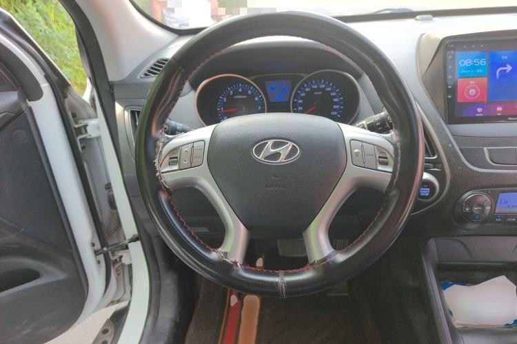 Used Hyundai ix35 2013 2.0L Automatic Two-Wheel Drive Smart GLS China IV Standard Steering Wheel