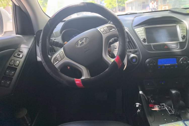 Used Hyundai ix35 2013 2.0L Automatic Two-Wheel Drive Smart GLS China V Standard Steering Wheel