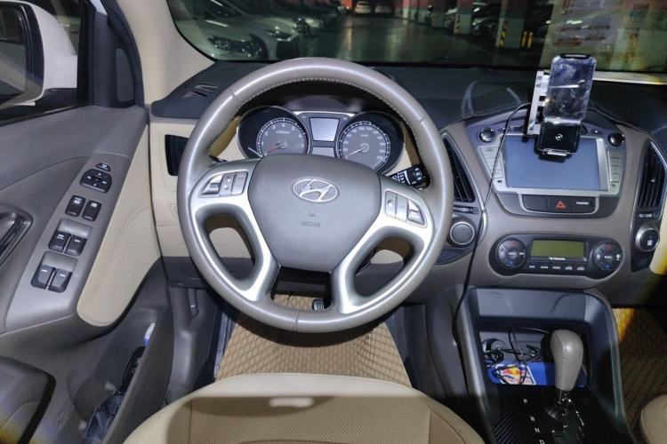 Used Hyundai ix35 2013 2.0L Automatic Two-Wheel Drive Smart GLS China V Standard Steering Wheel