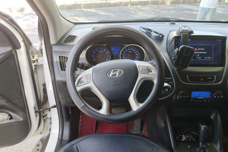 Used Hyundai ix35 2013 2.0L Automatic Two-Wheel Drive Smart GLS China IV Standard Steering Wheel