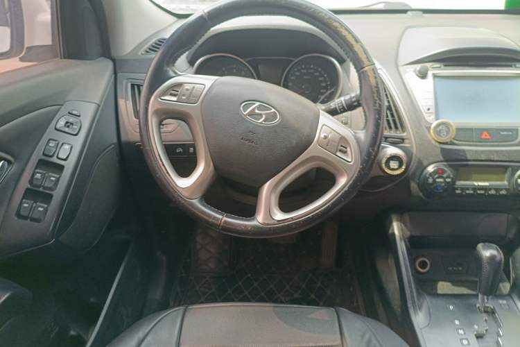 Used Hyundai ix35 2013 2.0L Automatic Two-Wheel Drive Smart GLS China IV Standard Steering Wheel