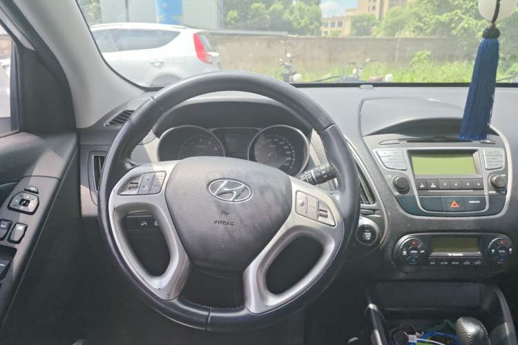 Used Hyundai ix35 2013 2.0L Automatic Two-Wheel Drive Smart GLS China IV Standard Steering Wheel