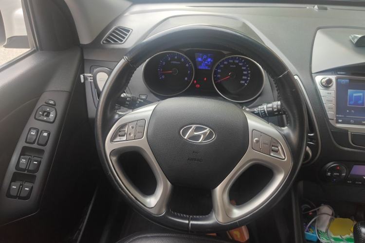 Used Hyundai ix35 2013 2.0L Automatic Two-Wheel Drive Smart GLS China IV Standard Steering Wheel