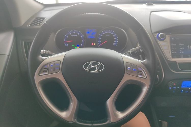 Used Hyundai ix35 2013 2.0L Automatic Two-Wheel Drive Smart GLS China V Standard Steering Wheel