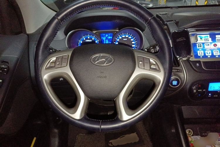 Used Hyundai ix35 2013 2.0L Automatic Two-Wheel Drive Smart GLS China IV Standard Steering Wheel