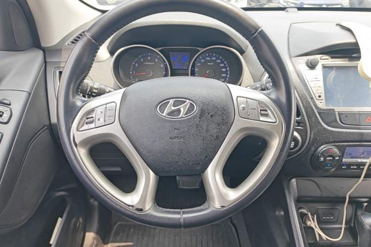 Used Hyundai ix35 2013 2.0L Automatic Two-Wheel Drive Smart GLS China V Standard Steering Wheel