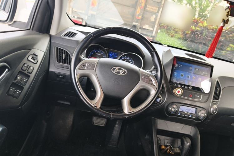 Used Hyundai ix35 2013 2.0L Automatic Two-Wheel Drive Smart GLS China V Standard Steering Wheel