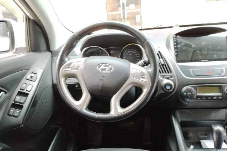 Used Hyundai ix35 2013 2.0L Automatic Two-Wheel Drive Smart GLS China IV Standard Steering Wheel