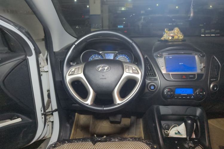 Used Hyundai ix35 2013 2.0L Automatic Two-Wheel Drive Smart GLS China V Standard Steering Wheel