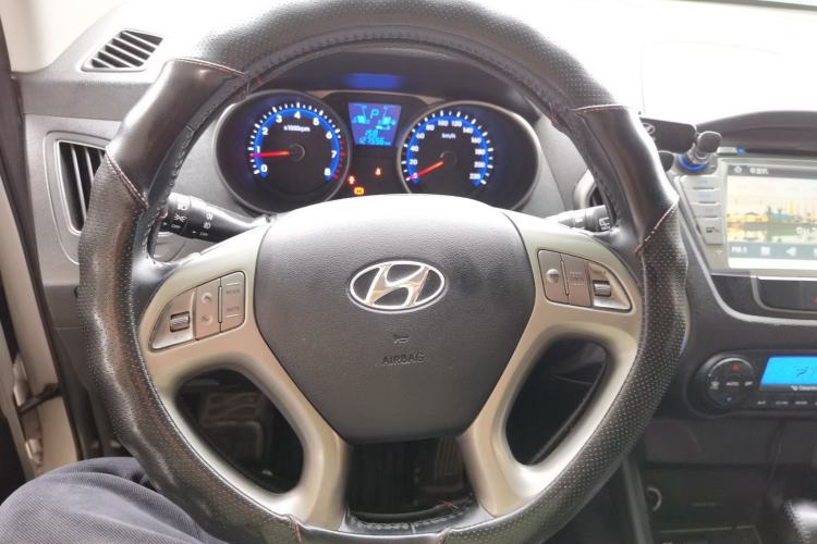 Used Hyundai ix35 2013 2.0L Automatic Two-Wheel Drive Smart GLS China IV Standard Steering Wheel