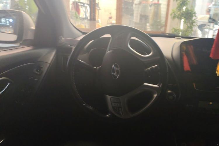 Used Hyundai ix35 2013 2.0L Automatic Two-Wheel Drive Smart GLS China IV Standard Steering Wheel